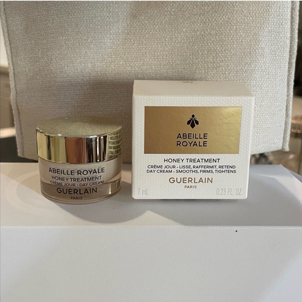GUERLAIN ABEILLE ROYALE AGE-DEFYING PROGRAMME 6 PIECE SET W/ BAG - Picture 7 of 15
